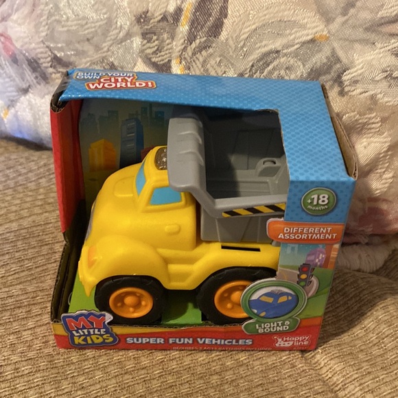 🛻 NWT My Little Kids Dump Truck Light & Sound Batteries Included Inside - Picture 5 of 6